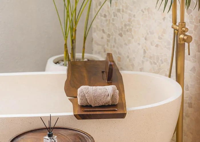 Loka Sama, Tropical Oasis 3br Private Pool In